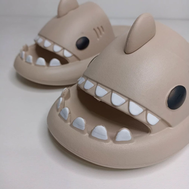 دمپایی زنانه مدل کوسه ای برند پاپا کد 1642