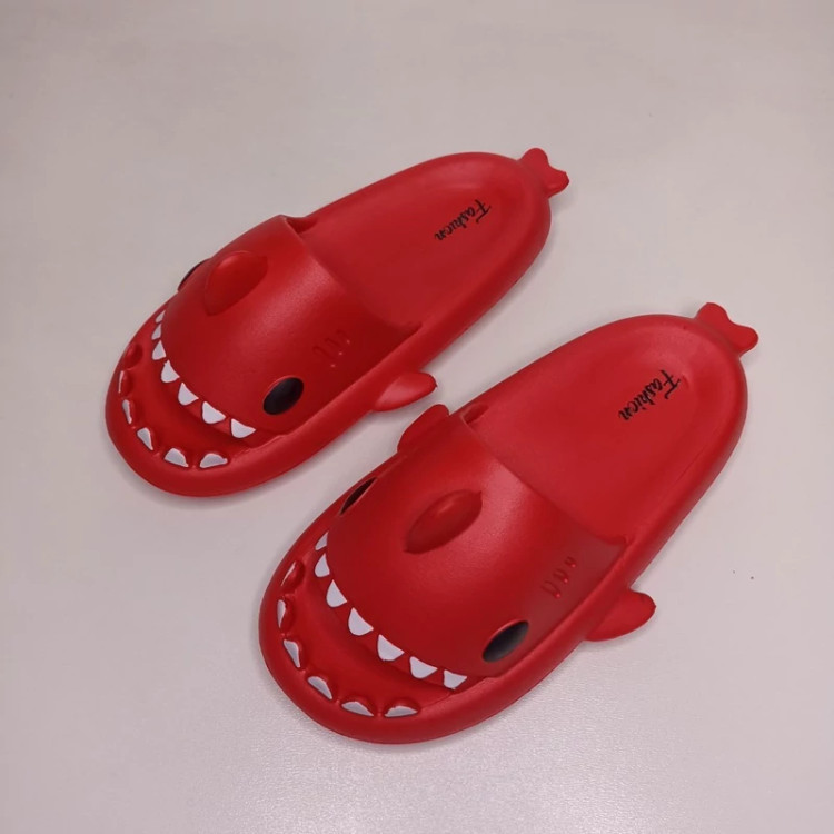 دمپایی زنانه مدل کوسه ای برند پاپا کد 1642