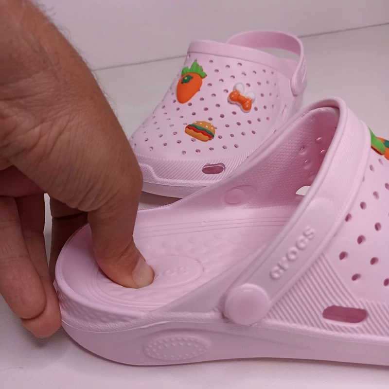 کراکس زنانه استیکردار برند آریافامیلی