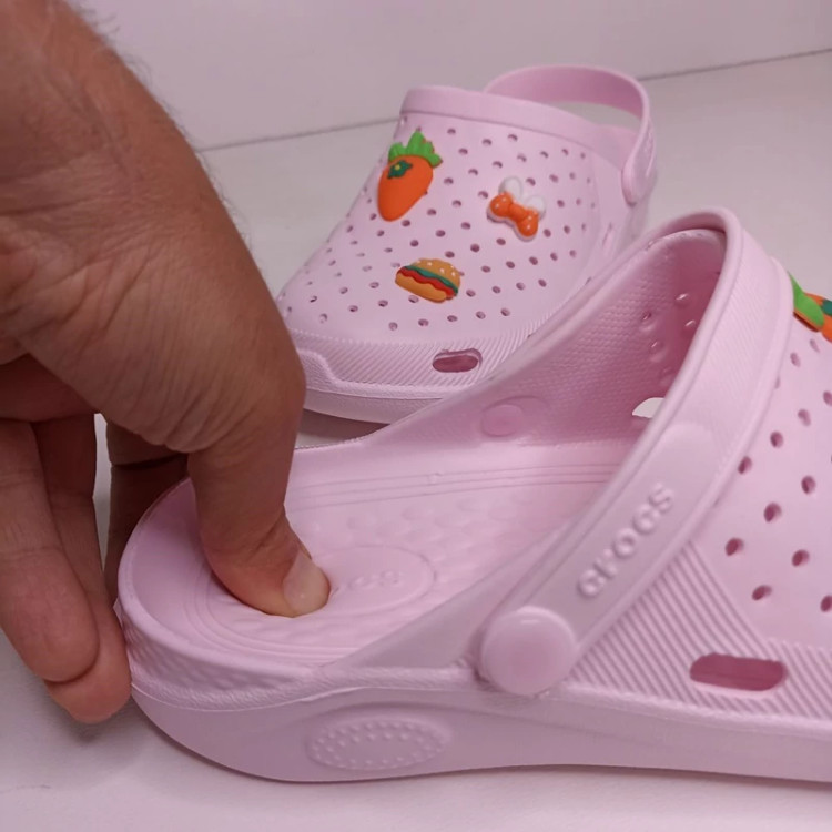 کراکس زنانه استیکردار برند آریافامیلی