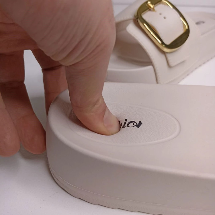 دمپایی زنانه هایلین