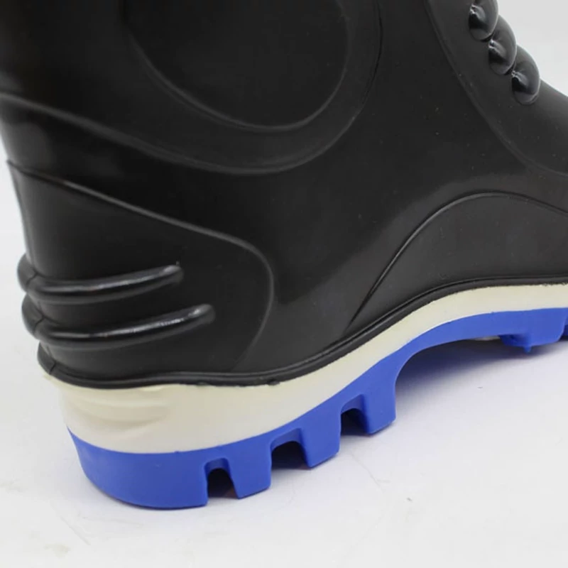 چکمه مشکی ساق کوتاه برند صادقی