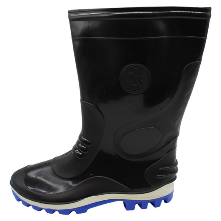 چکمه مشکی ساق کوتاه برند صادقی