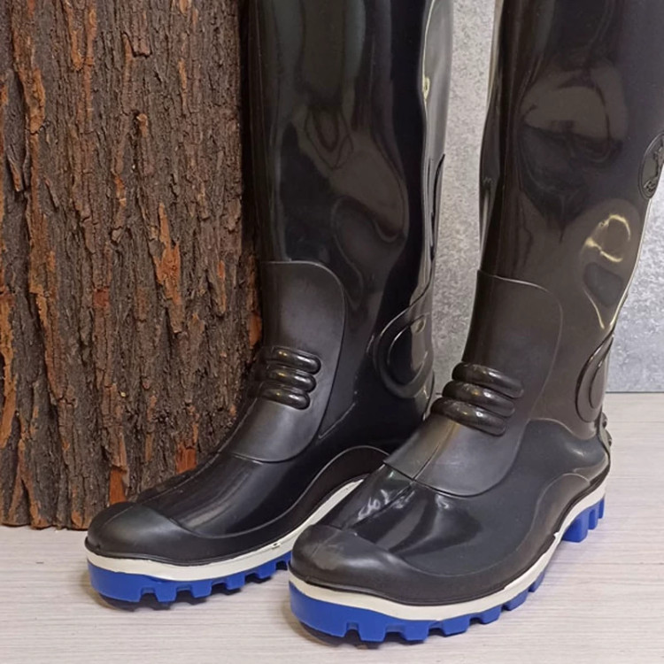 چکمه مشکی ساق کوتاه برند صادقی