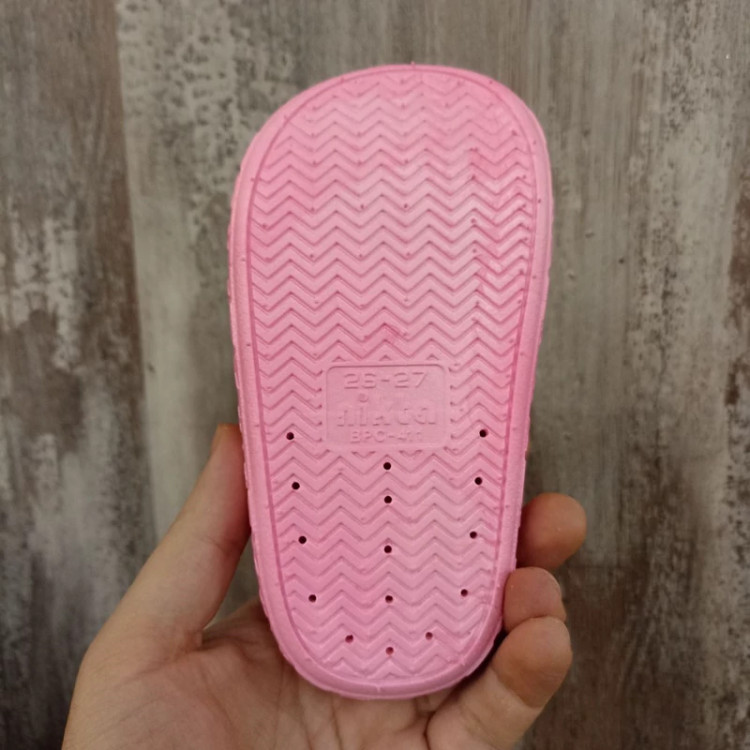 کراکس بچگانه نیکتا طرح داستان اسباب بازی